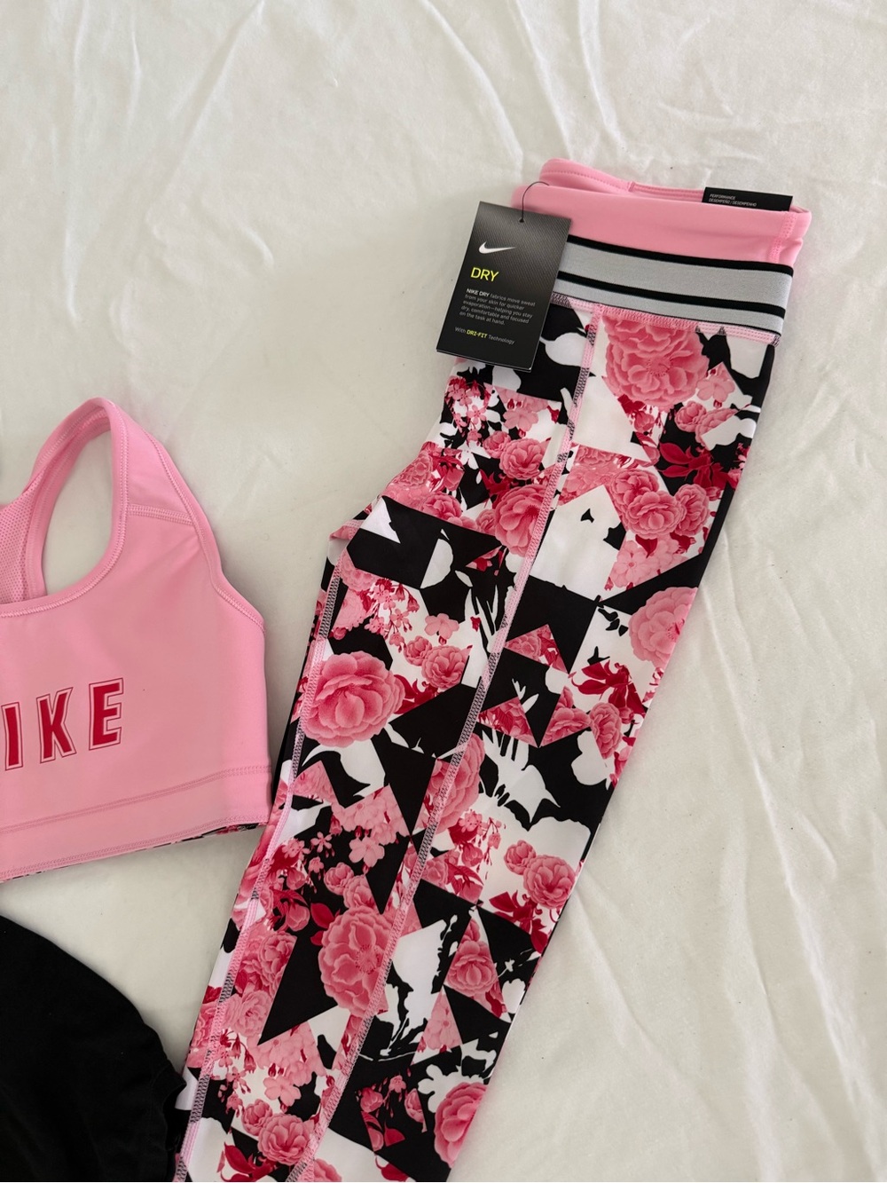 Girls Nike Pink Sports Bra, Black Tank & Pink Floral Leggings Sz L 12-14 - Picture 7 of 9
